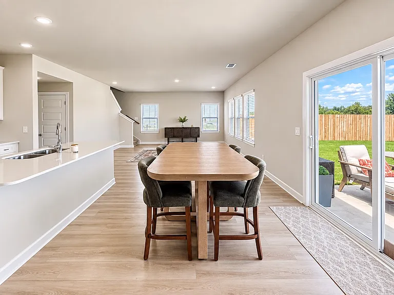 561 Cozy Bluff Rd — Photo 5