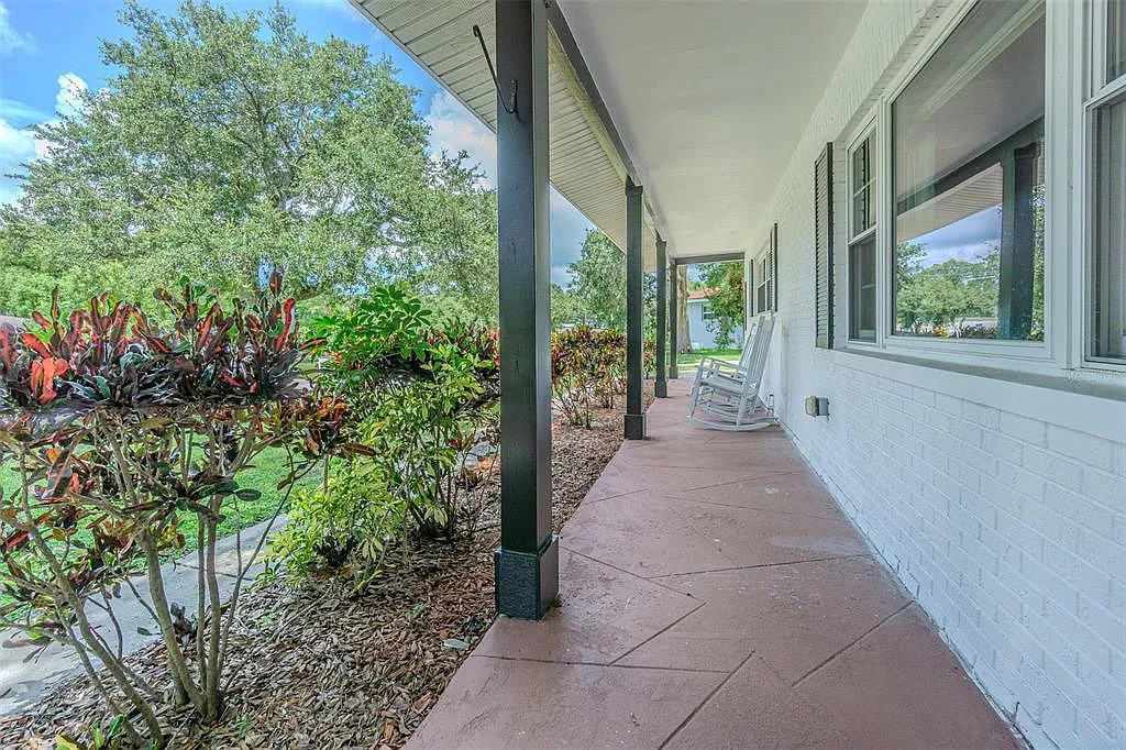 3 bed, 2.0 bath, 1725 sqft, $4,000 — Photo 4