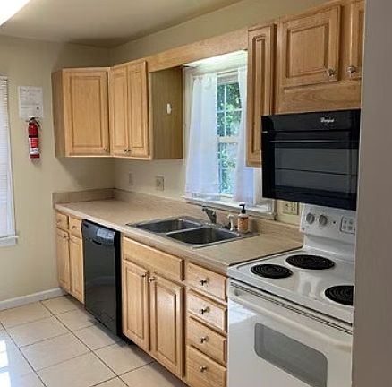 5th image of 30 Woodruff Ct
