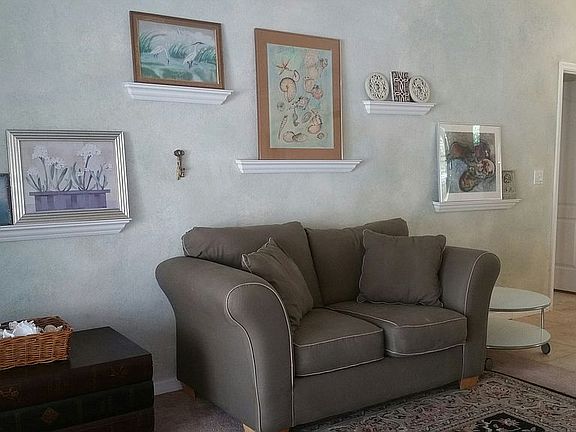 Liv Room E wall w/lake view