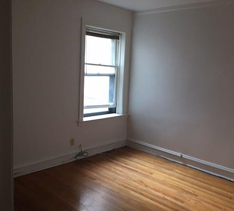 3rd image of 8350 S Maryland Ave