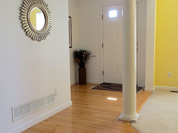 3rd image of 10100 Fox Run Ct