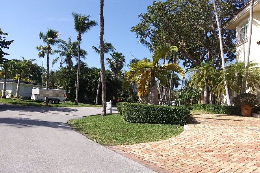 2nd image of 380 Harbor Ct