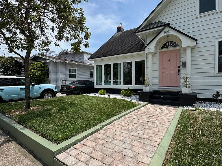 W Amelia Ave — Photo 21