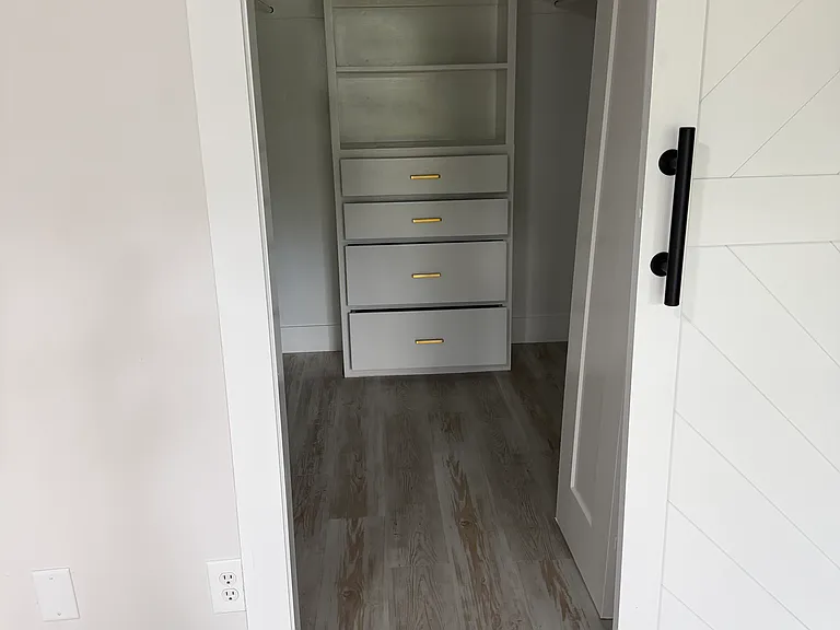 300 Oak Tree Ln — Photo 12