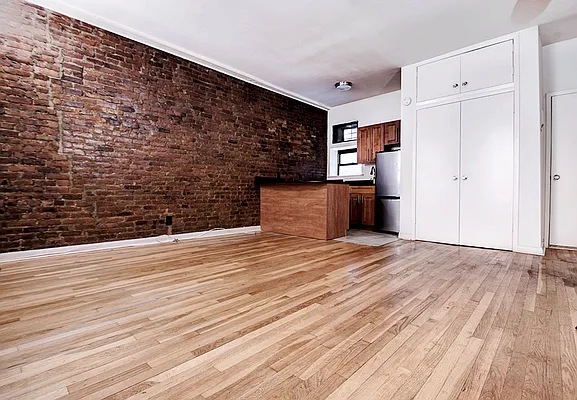 Rented by Urbane Brokerage | media 8