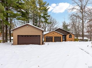 525 Arrowhead Ln, Litchfield, IL 62056