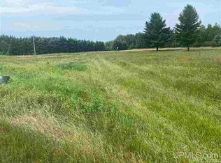 920 Willow Creek Rd, Escanaba, MI 49829