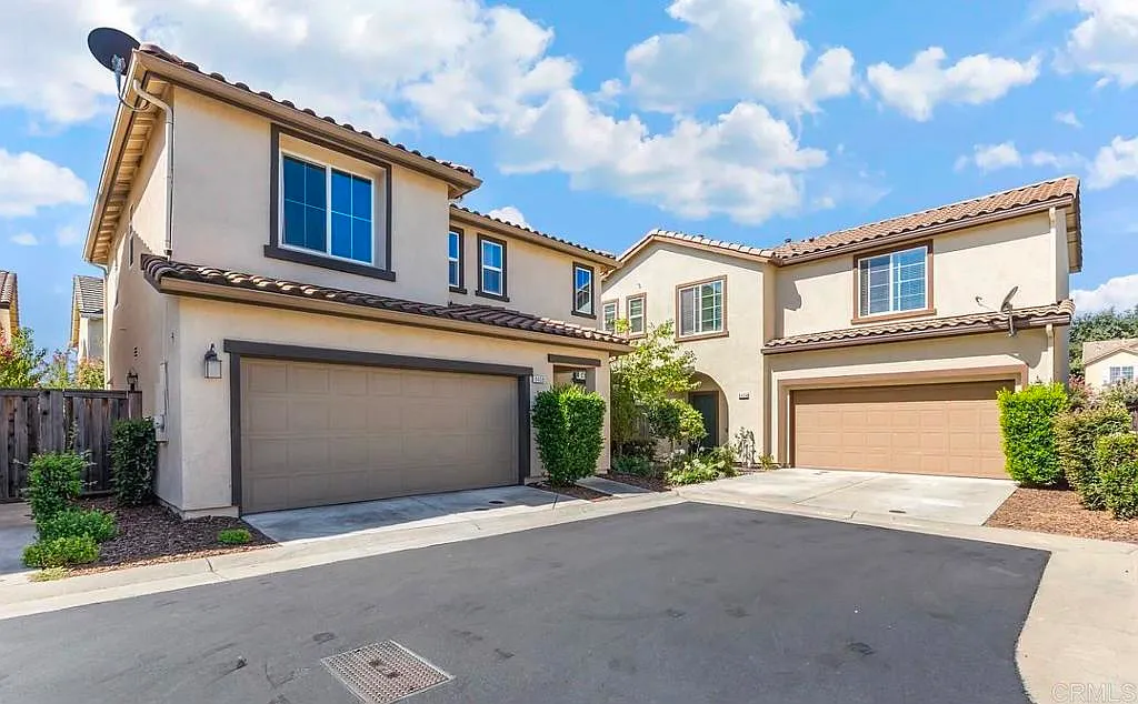 3 bed, 3.0 bath, 111 sqft, $2,000 — Photo 1