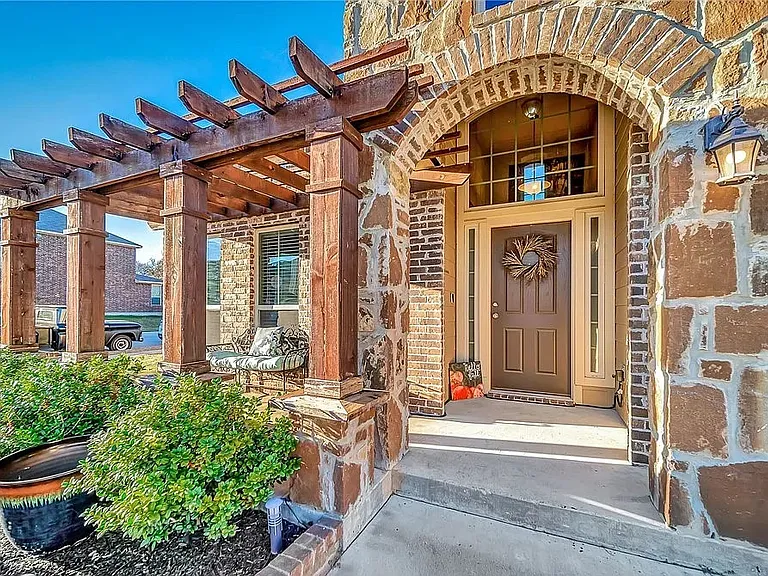 3701 Castleton Dr — Photo 3