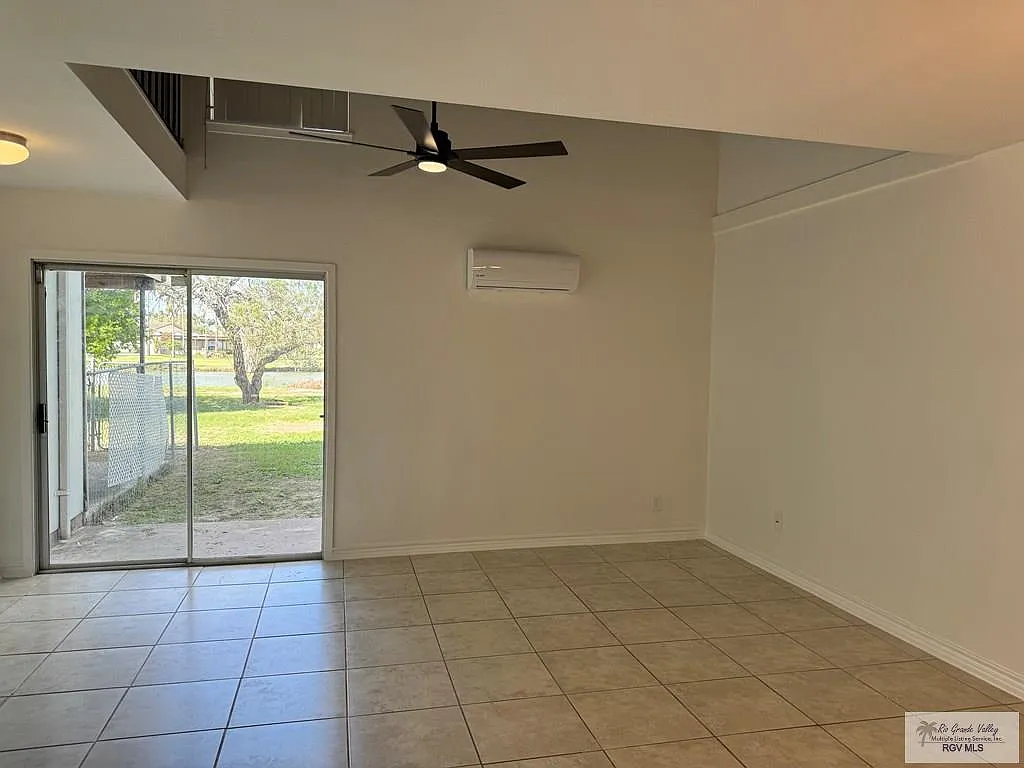 Building Photo - 801 Continental Dr #3