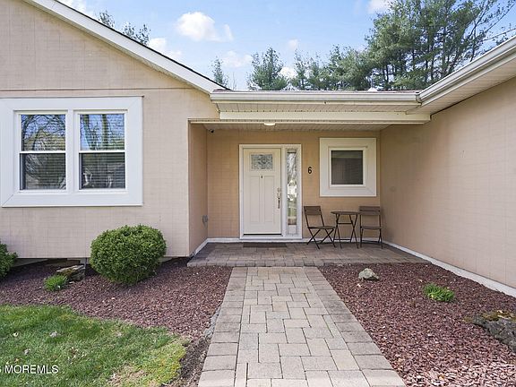 2nd image of 6 Rockwell Cir