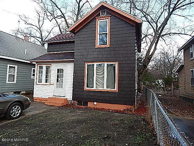 3104 5th St photo 1