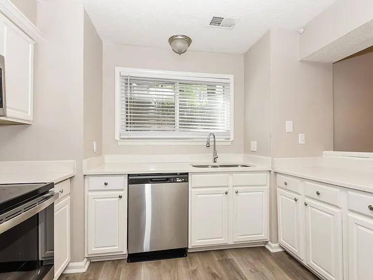 10305 Virginia Pine Ln — Photo 11