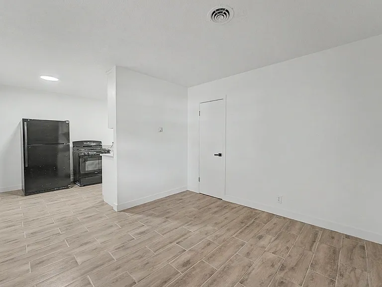 3326 E Marshal Apartments — Photo 13