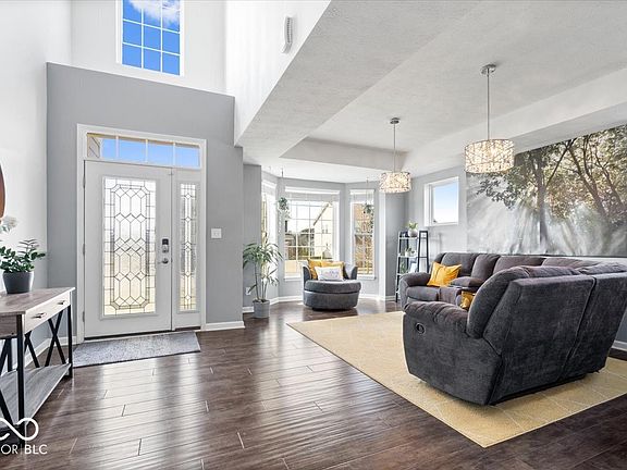 3rd image of 10155 Pepper Tree Ln