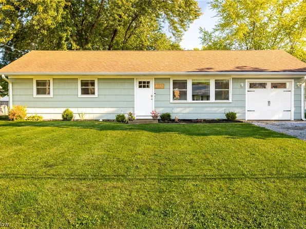 5132 Devon Dr, Vermilion, OH 44089