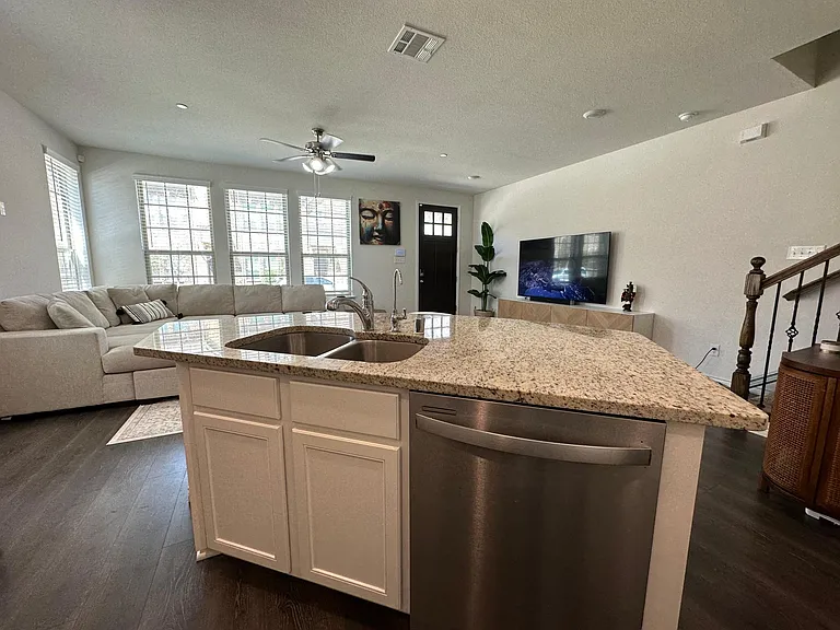 2408 Klamath Dr — Photo 5