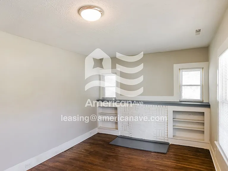 1830947_004_living_room_12818046.jpg