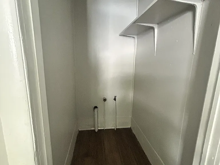 415 Moss St — Photo 5