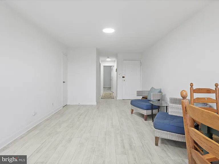 1581 N Colonial Ter #201X — Photo 11