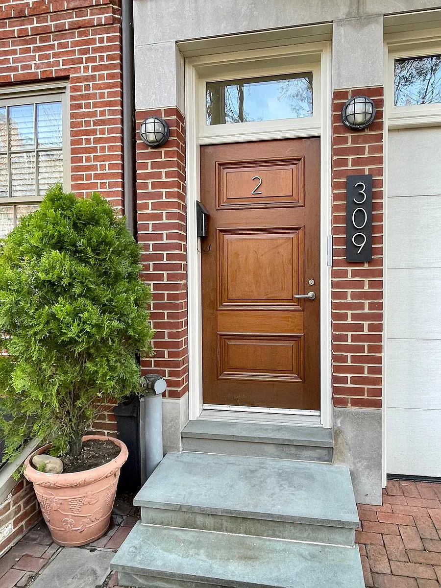 Building Photo - 309 N Lawrence St #2