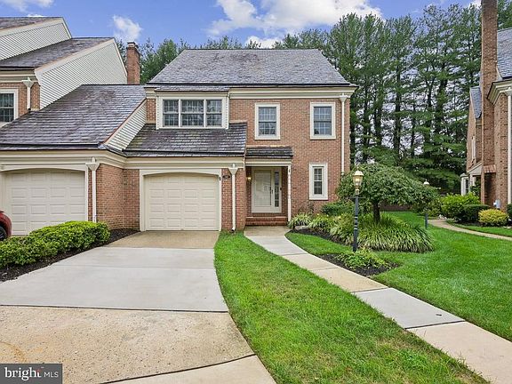 2nd image of 142 Foxwood Dr