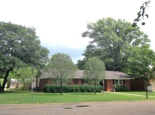 1310 Zephyr St, Plainview, TX 79072