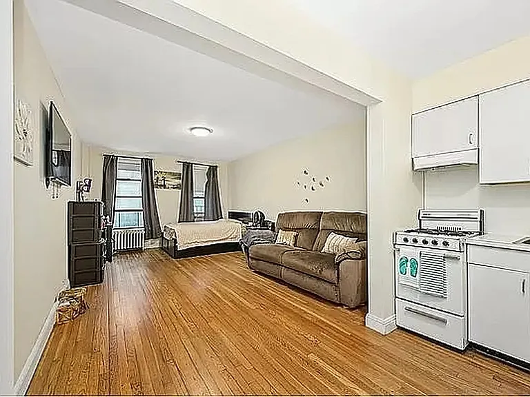 242 E 87th St #2H — Photo 3