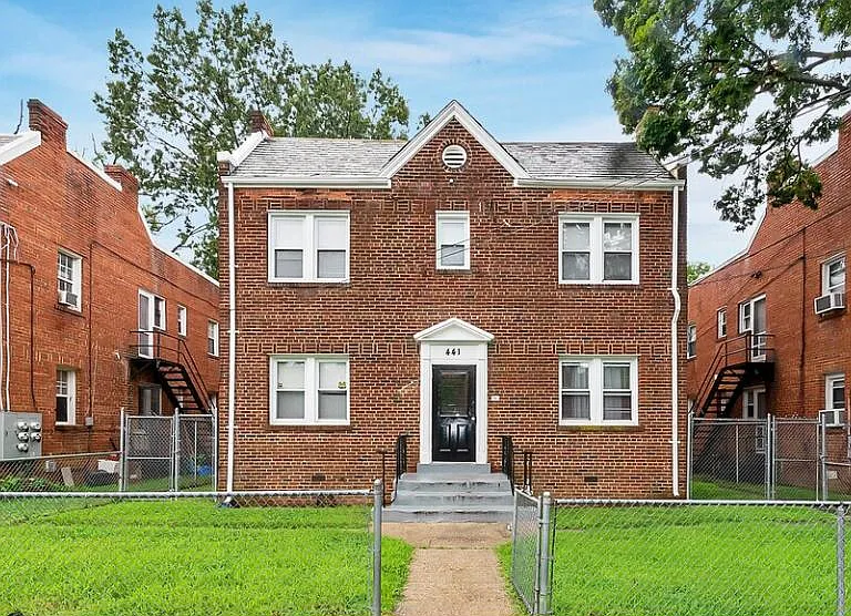 441 Mellon St SE — Photo 1