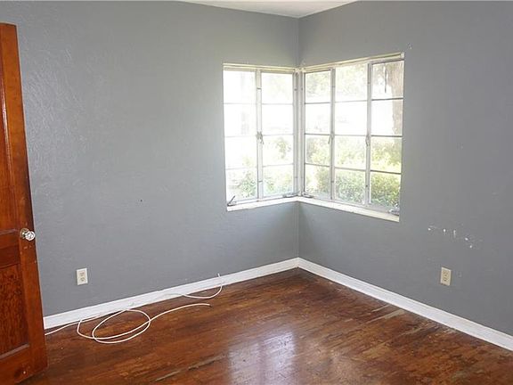 3rd image of 2430 14th Ave S