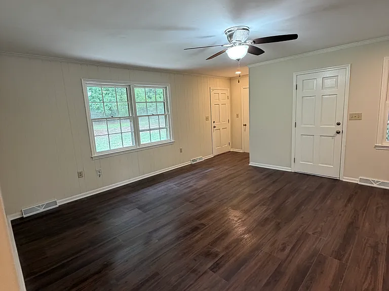 1507 E Calhoun St — Photo 5