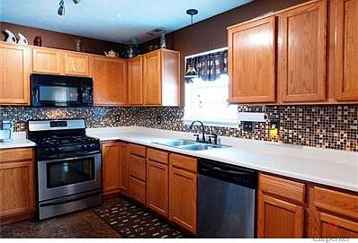 4th image of 428 Wild Rose Ln