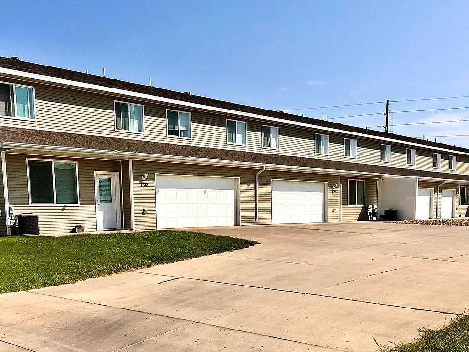 1638 - 1658 35th Ave SE