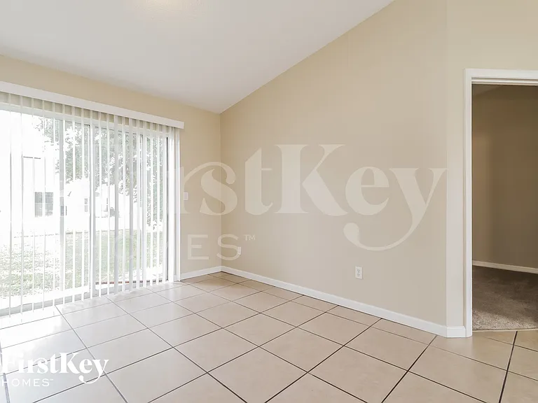 541 Albatross Dr — Photo 4