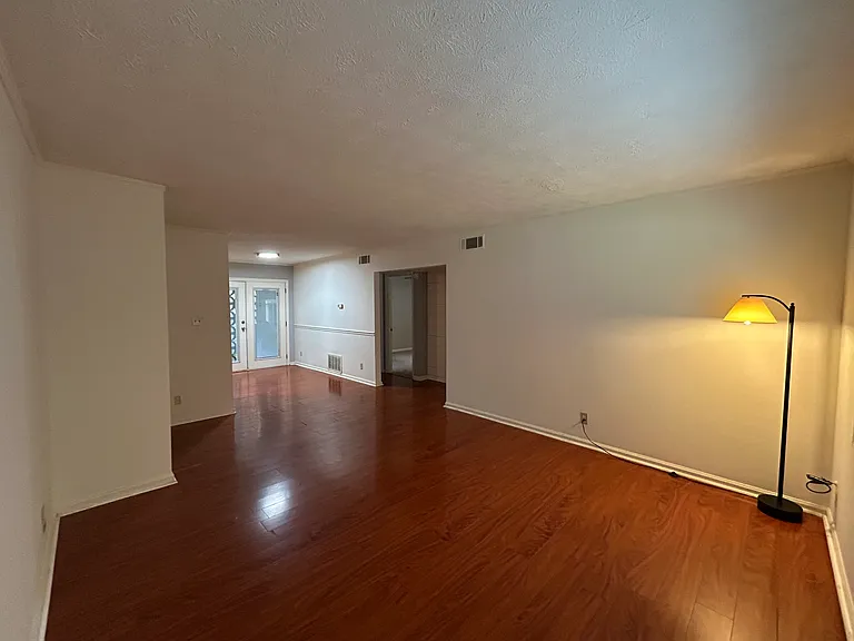 1822 N Rock Springs Rd NE — Photo 2
