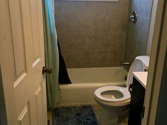 4th image of 665 Ashland St