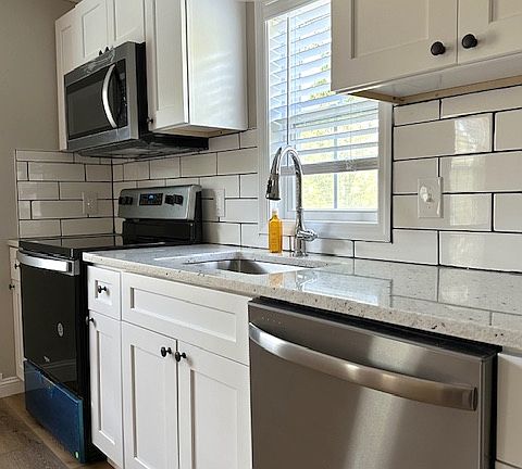 4th image of 10611 Mount Holly Rd #B