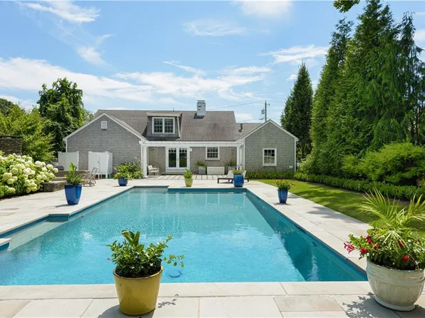 28 White Ter, Middletown, RI 02842