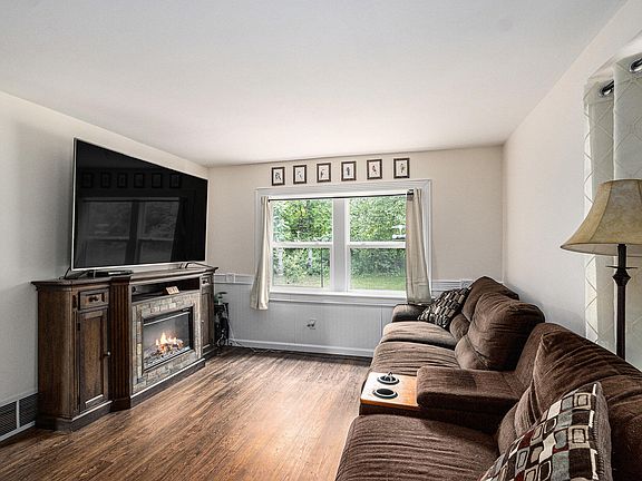 4th image of 8594 Almena Dr