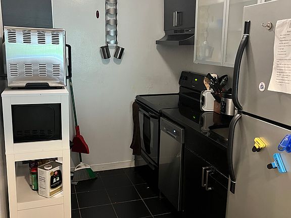 2nd image of 21 Radcliffe Rd #3F
