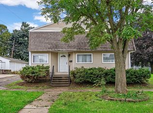 216 13th St NW, Cedar Rapids, IA 52405