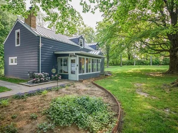 2271 E Hinchman Rd, Berrien Springs, MI 49103