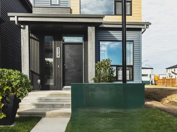 312 32nd St NW, Edmonton, AB T5W 4R8