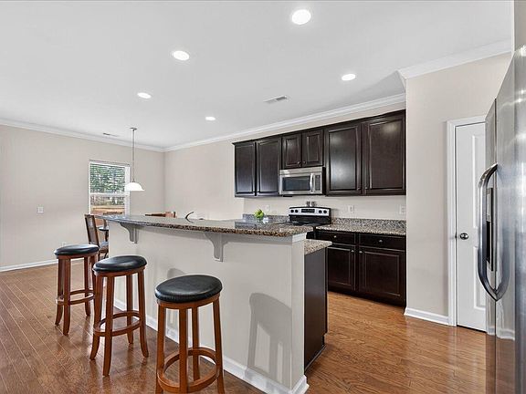 4th image of 222 Decatur Dr