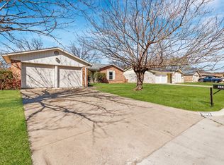 3241 Oak Timber Dr, Forest Hill, TX 76119