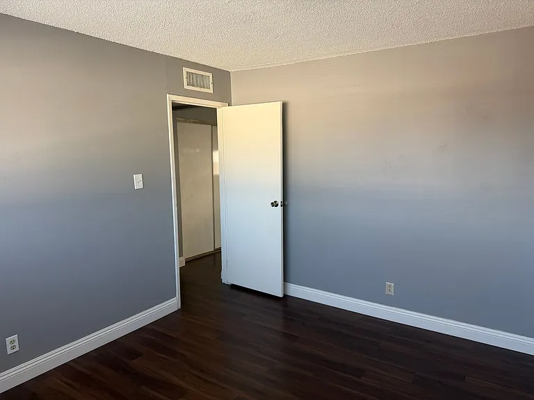 2675 Sherwood St — Photo 6