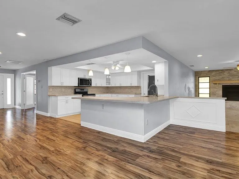 13540 Sedgwick Ave — Photo 8