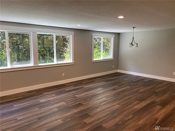 3rd image of 11108 Pilchuck Ct SE