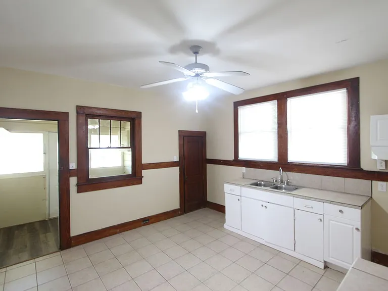 4724 Court R — Photo 6